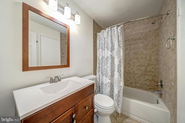 2350 BRANLEIGH PARK CT, Reston, VA 20191