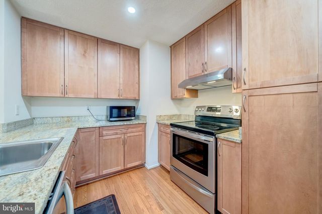 2350 BRANLEIGH PARK CT, Reston, VA 20191