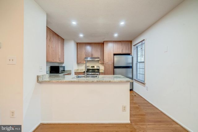 2350 BRANLEIGH PARK CT, Reston, VA 20191