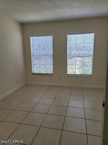 190 Santa Clara DR 190-4, Naples, FL 34104