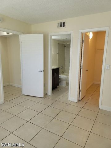 190 Santa Clara DR 190-4, Naples, FL 34104