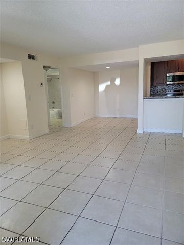 190 Santa Clara DR 190-4, Naples, FL 34104