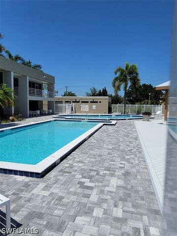 190 Santa Clara DR 190-4, Naples, FL 34104