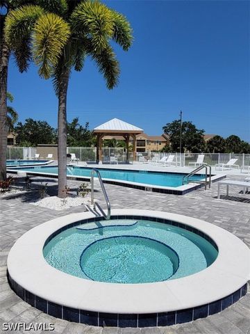 190 Santa Clara DR 190-4, Naples, FL 34104