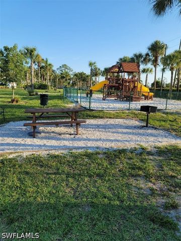 190 Santa Clara DR 190-4, Naples, FL 34104