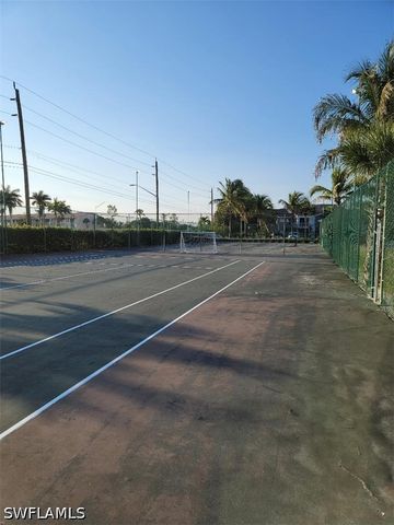 190 Santa Clara DR 190-4, Naples, FL 34104