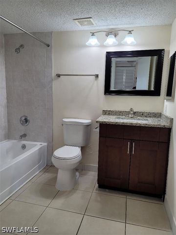 190 Santa Clara DR 190-4, Naples, FL 34104