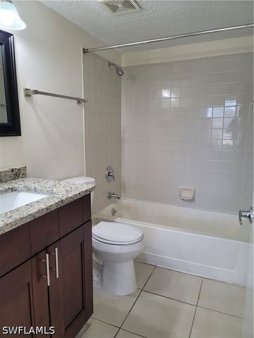 190 Santa Clara DR 190-4, Naples, FL 34104