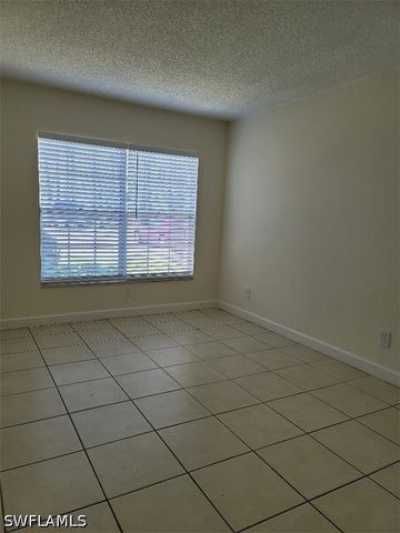 190 Santa Clara DR 190-4, Naples, FL 34104