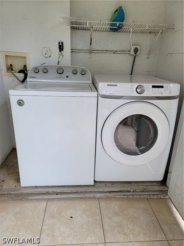 190 Santa Clara DR 190-4, Naples, FL 34104