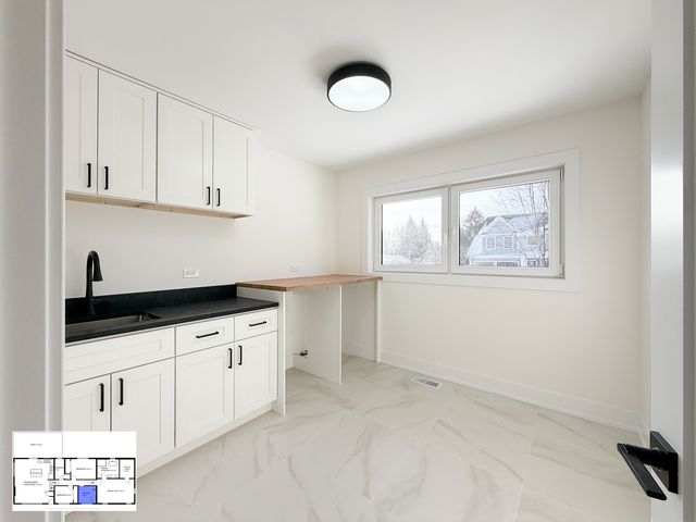 703 N Gibbons Avenue, Arlington Heights, IL 60004