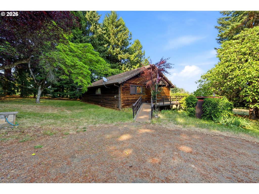 Image 1 of property listing at 26200 Sw REGIA Dr, Sheridan, OR 97378