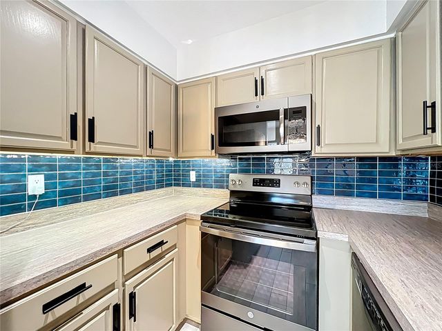 470 W PAR STREET 470, Orlando, FL 32804