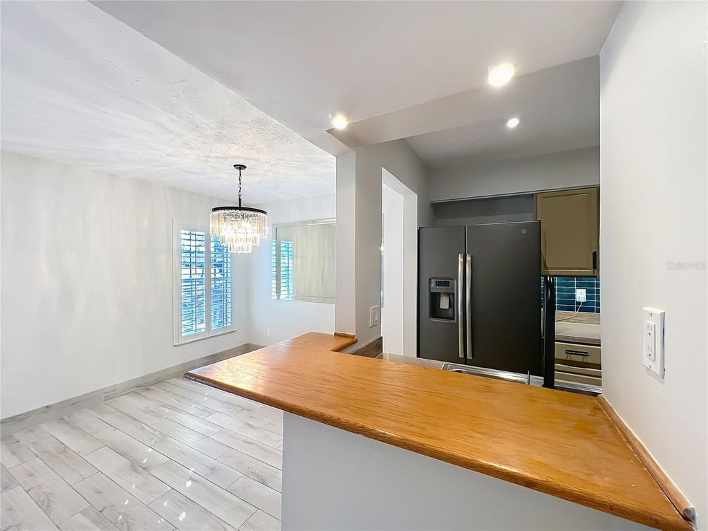 Image 16 of property listing at 470 W PAR STREET 470, Orlando, FL 32804