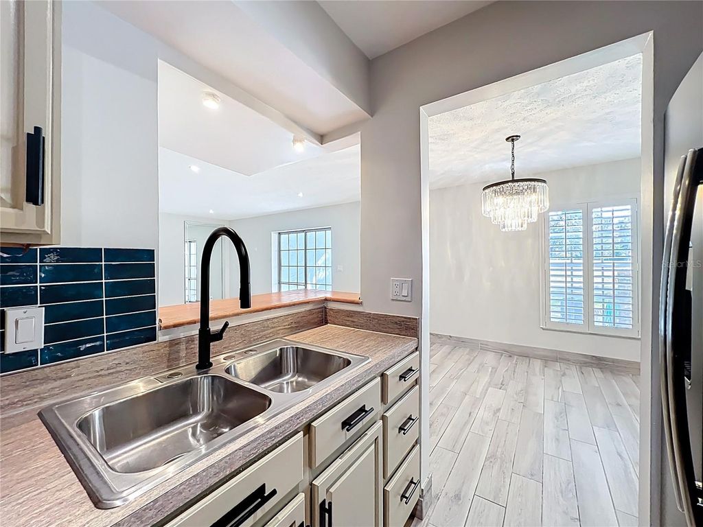 Image 24 of property listing at 470 W PAR STREET 470, Orlando, FL 32804