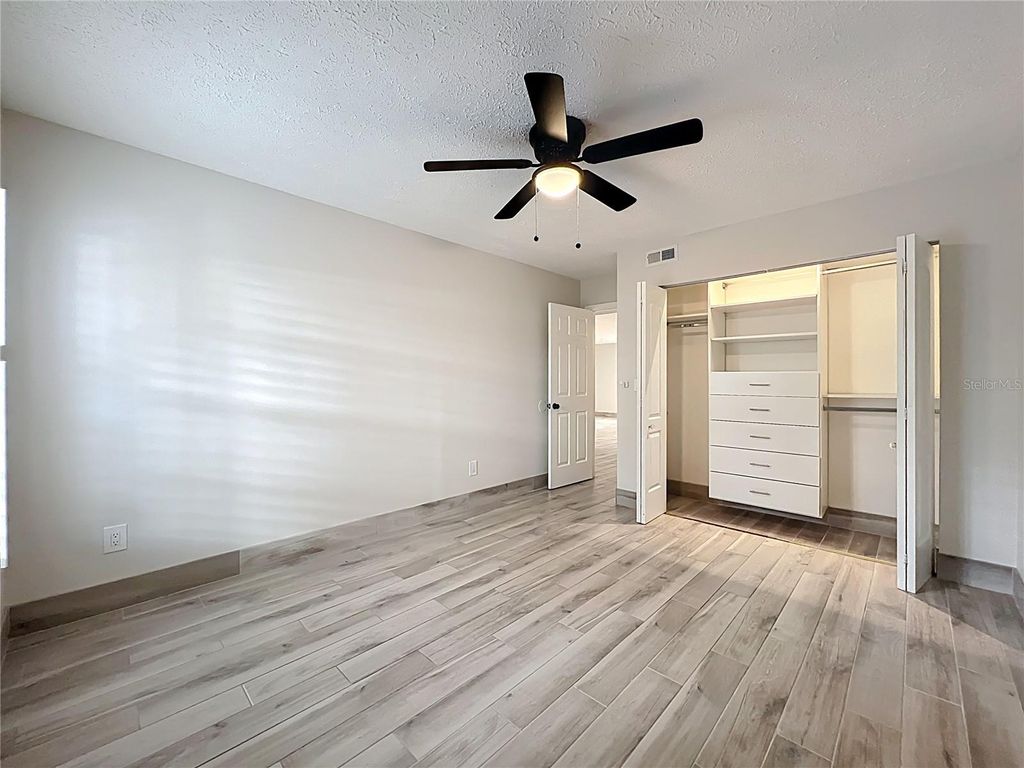 Image 27 of property listing at 470 W PAR STREET 470, Orlando, FL 32804