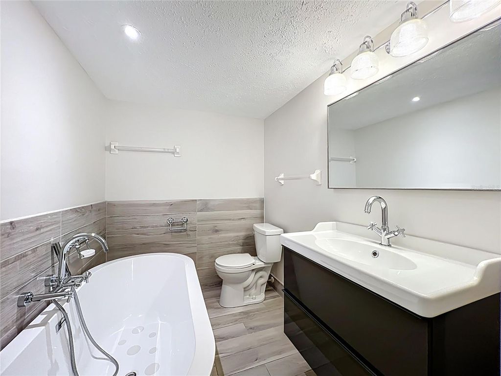 Image 29 of property listing at 470 W PAR STREET 470, Orlando, FL 32804