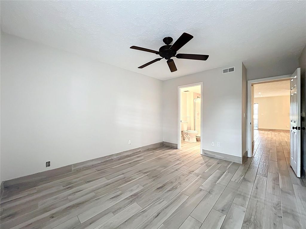 Image 33 of property listing at 470 W PAR STREET 470, Orlando, FL 32804