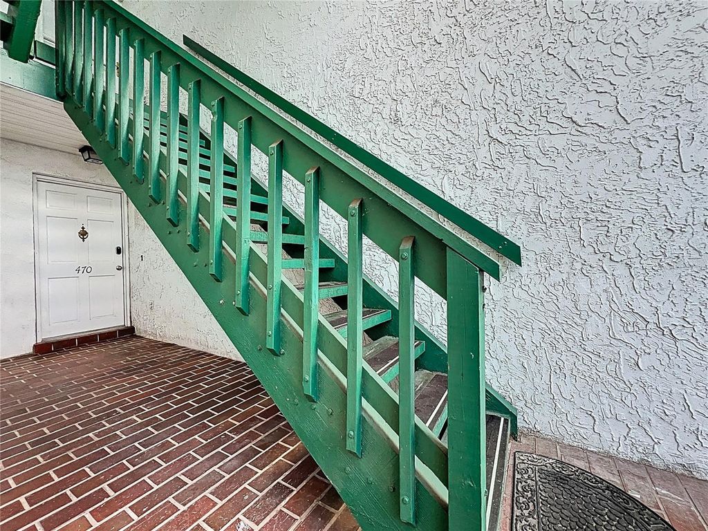 Image 5 of property listing at 470 W PAR STREET 470, Orlando, FL 32804