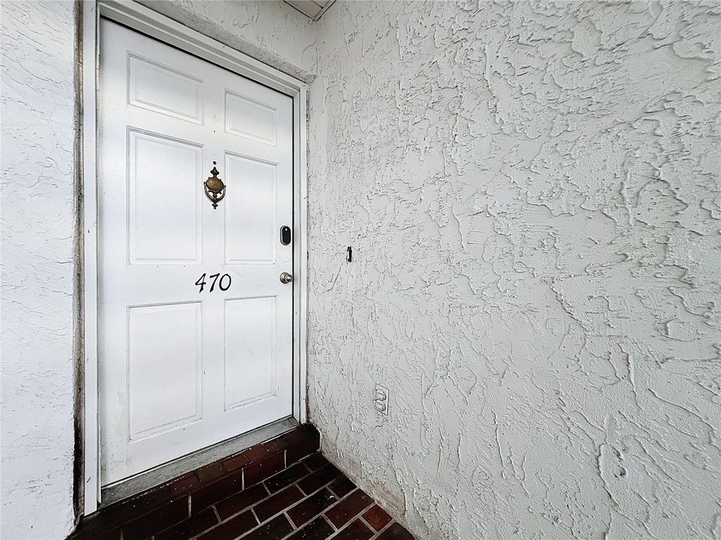 Image 6 of property listing at 470 W PAR STREET 470, Orlando, FL 32804