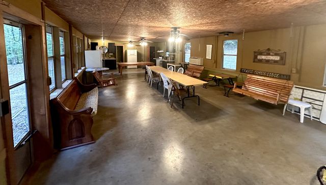 367 Lakeview Cir, Tennessee Ridge, TN 37178