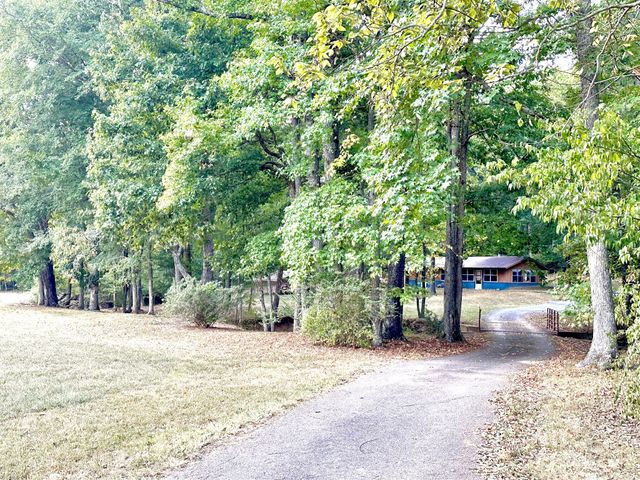 367 Lakeview Cir, Tennessee Ridge, TN 37178