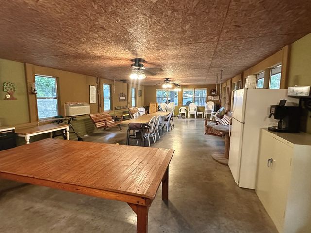 367 Lakeview Cir, Tennessee Ridge, TN 37178