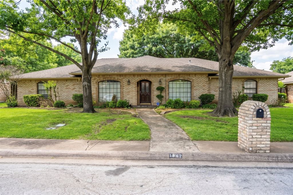 1442 Marlene Place, Desoto, TX 75115