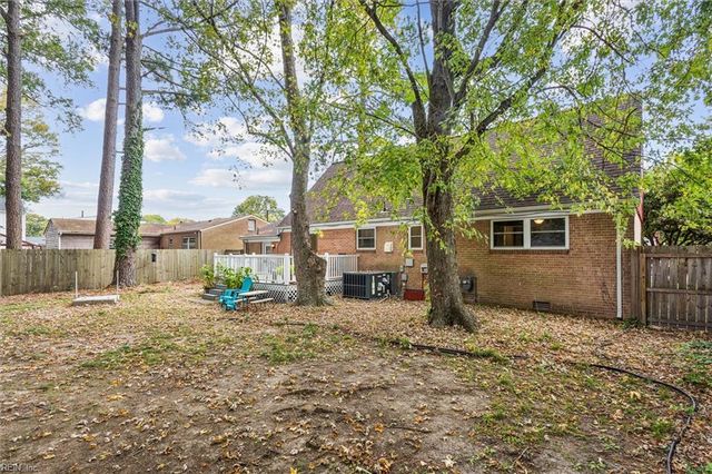 718 Dresden DR, Newport News, VA 23601