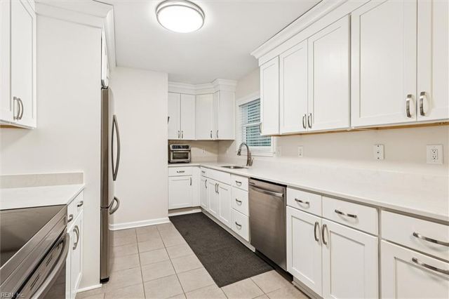 718 Dresden DR, Newport News, VA 23601