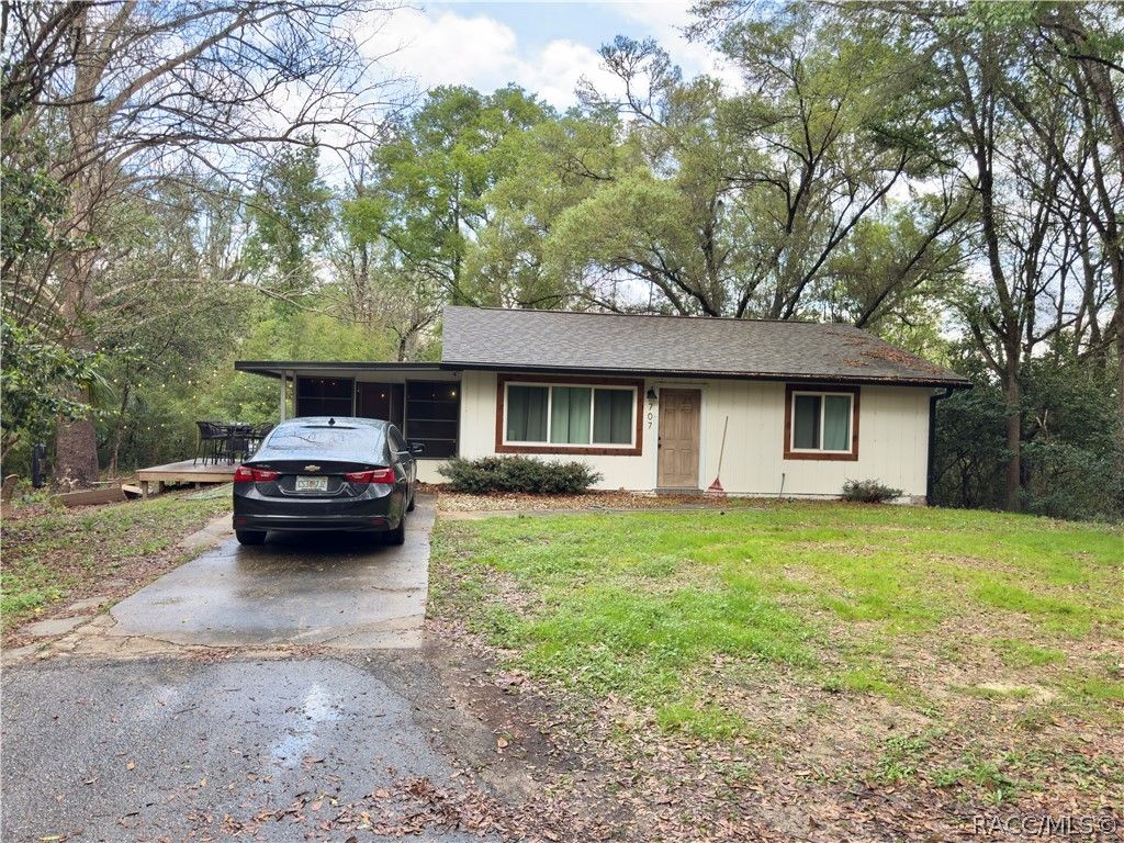 707 S Snapp Avenue, Inverness, FL 34453