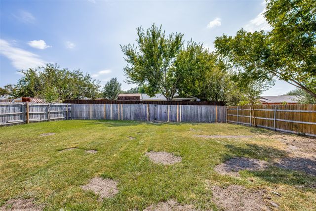 408 Rockcrest Drive, Mesquite, TX 75150