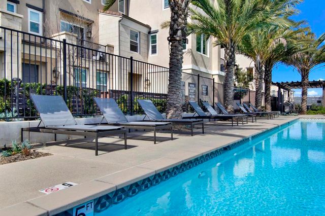 1231 Sunrise View 105, San Marcos, CA 92078