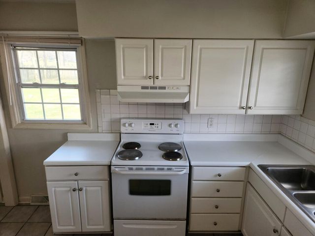 2351 Tulsa Road, Lexington, KY 40503