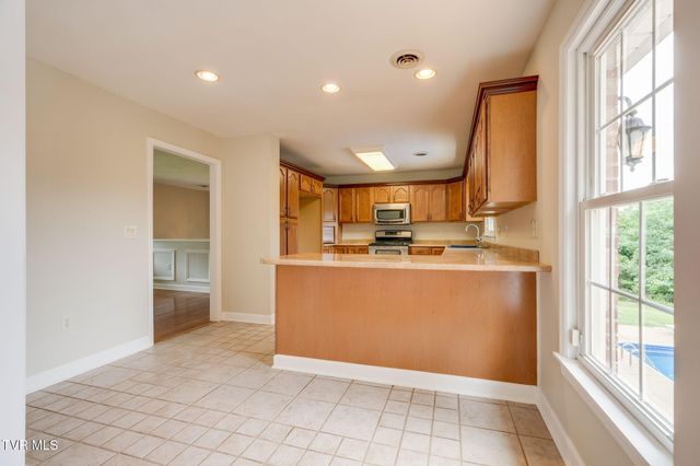 2125 Bonaire Road, Kingsport, TN 37660