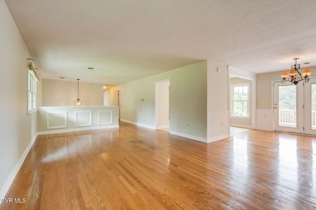 2125 Bonaire Road, Kingsport, TN 37660