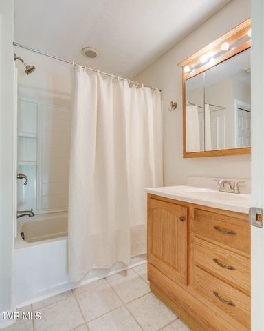 2125 Bonaire Road, Kingsport, TN 37660