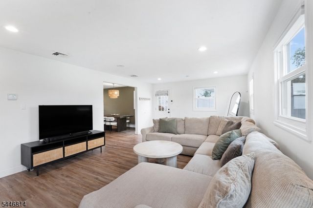 20 Harry Rd, Bridgewater Twp., NJ 08807