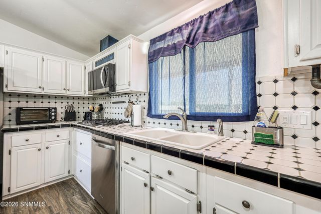 1775 Ray Luchini Drive, Las Cruces, NM 88005