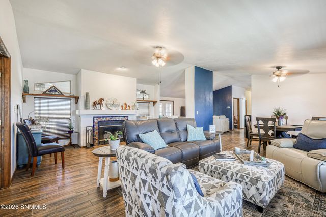 1775 Ray Luchini Drive, Las Cruces, NM 88005