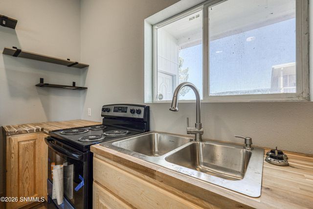 1775 Ray Luchini Drive, Las Cruces, NM 88005