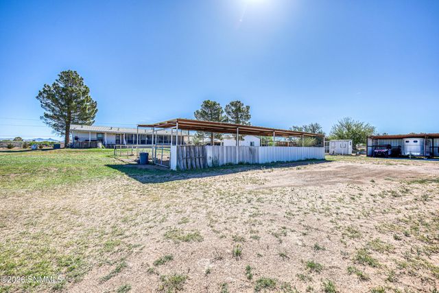1775 Ray Luchini Drive, Las Cruces, NM 88005