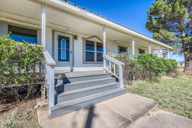 1775 Ray Luchini Drive, Las Cruces, NM 88005