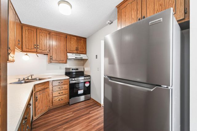 8562 S Maplebrook Circle, Brooklyn Park, MN 55445