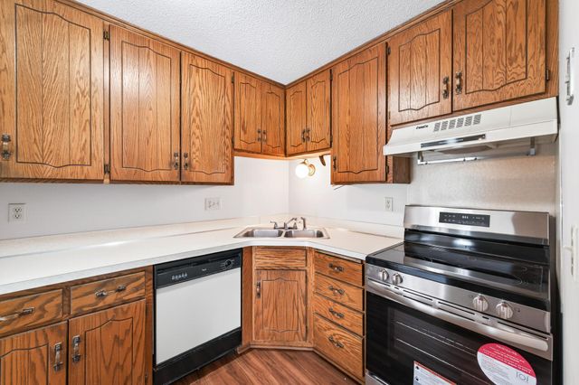 8562 S Maplebrook Circle, Brooklyn Park, MN 55445