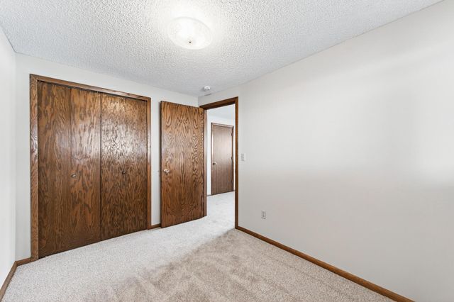 8562 S Maplebrook Circle, Brooklyn Park, MN 55445