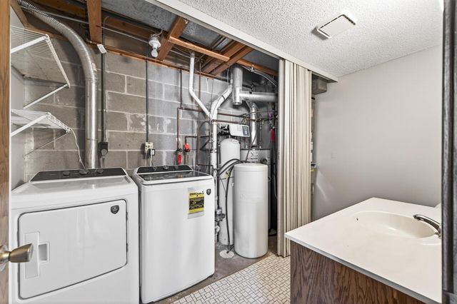 8562 S Maplebrook Circle, Brooklyn Park, MN 55445