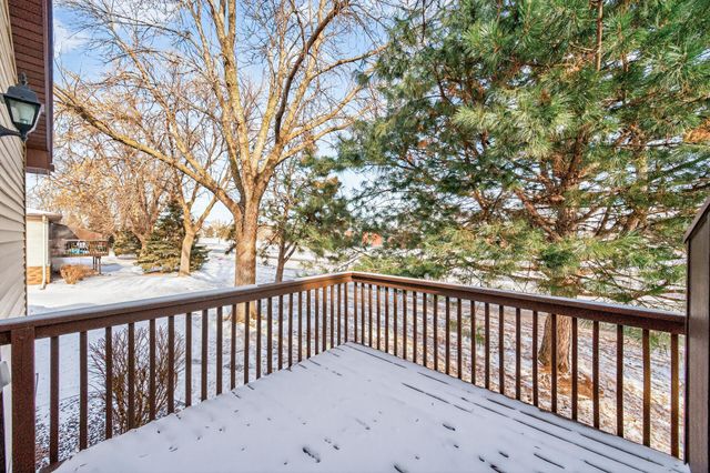 8562 S Maplebrook Circle, Brooklyn Park, MN 55445