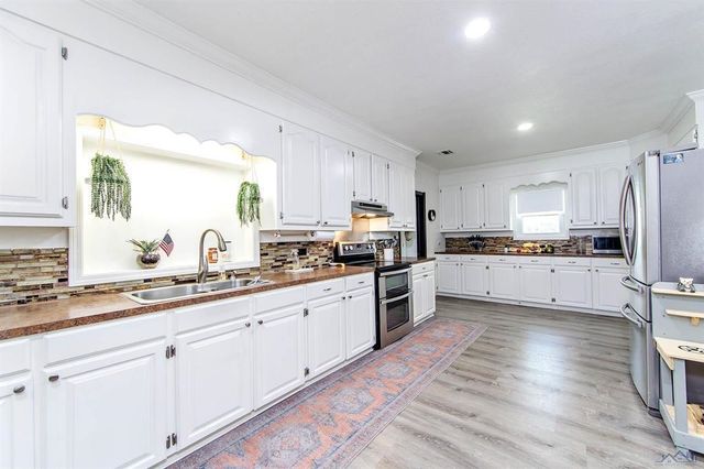 5256 Bayouside Dr, Chauvin, LA 70344