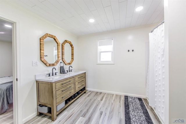 5256 Bayouside Dr, Chauvin, LA 70344